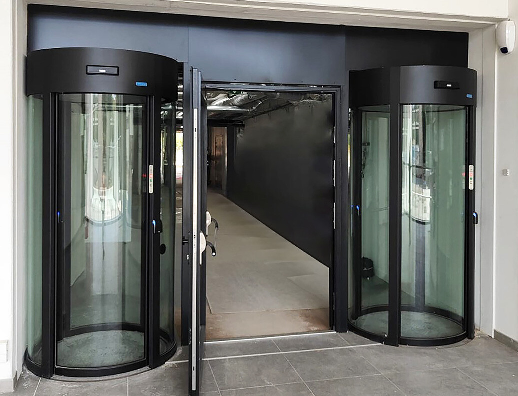 Épület-hozzáférés