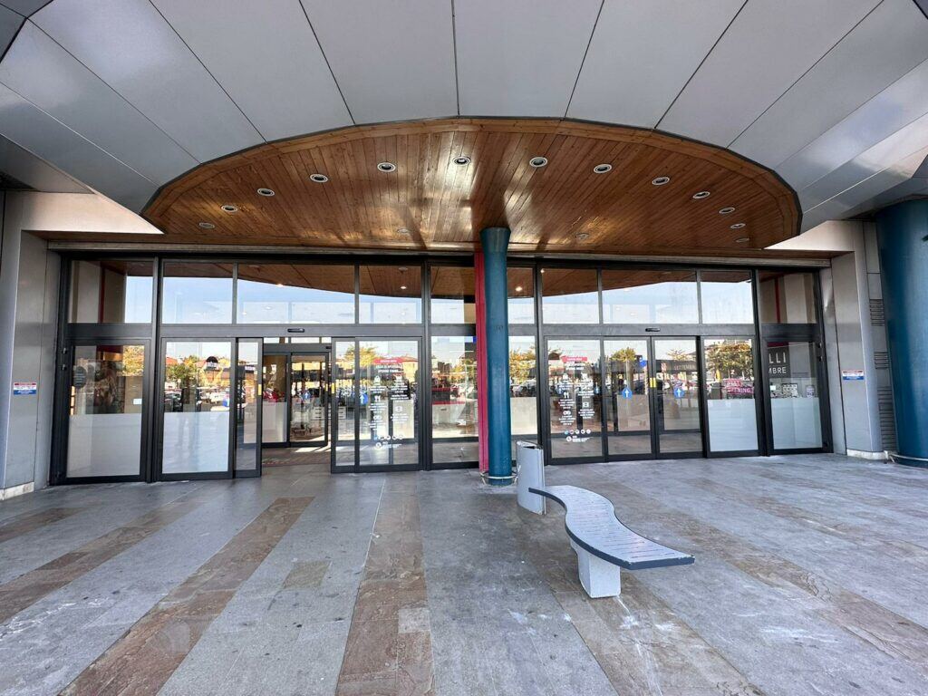 Centrum handlowe Palladio w Vicenzy wybiera drzwi automatyczne i jakość FAAC